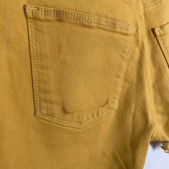 Universal thread mustard short - Picture 3 of 4